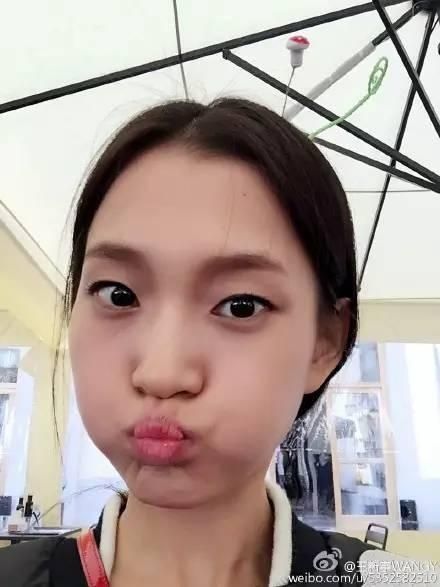 这个18岁的新鲜面孔不简单，她可能是下一个扬名世界的中国超模！